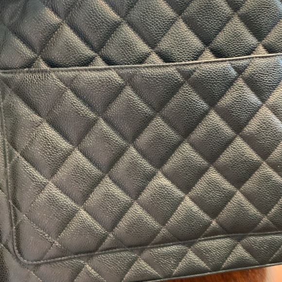 CHANEL Cavair medallion tote Excellent Condition - Picture 10 of 11
